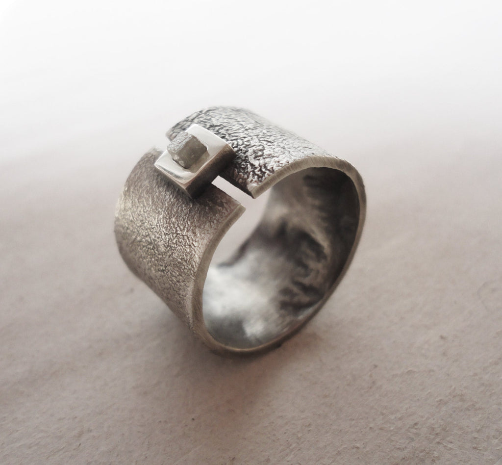 Anillo de plata con diamante en bruto