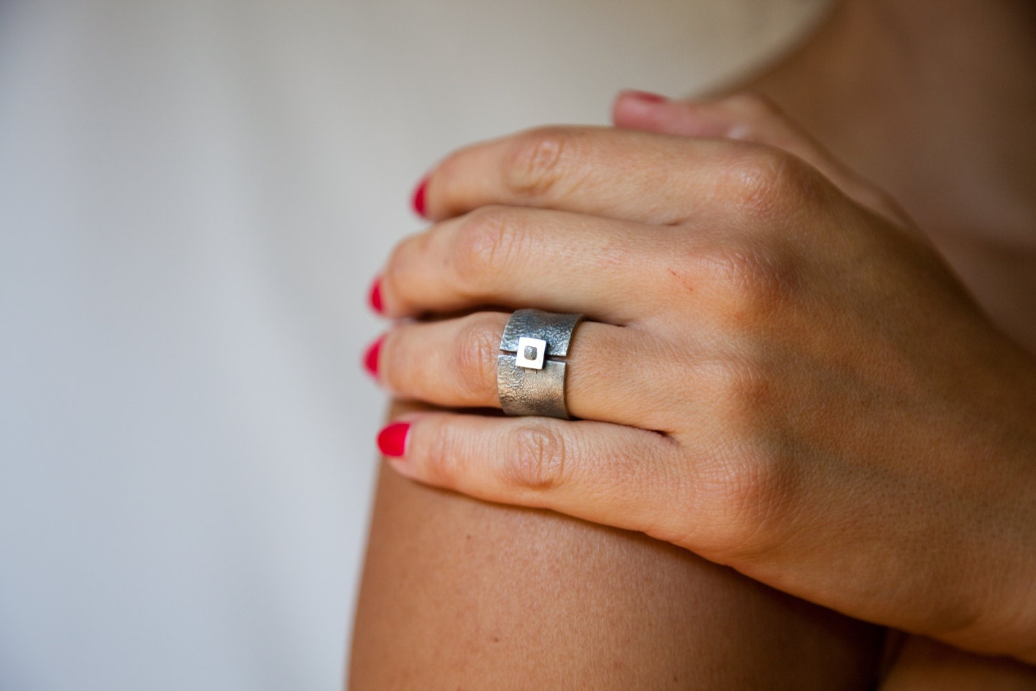 Anillo de plata con diamante en bruto