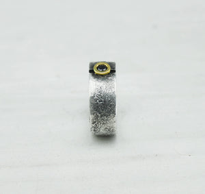 Anillo de plata y oro de 18 kt con diamante negro