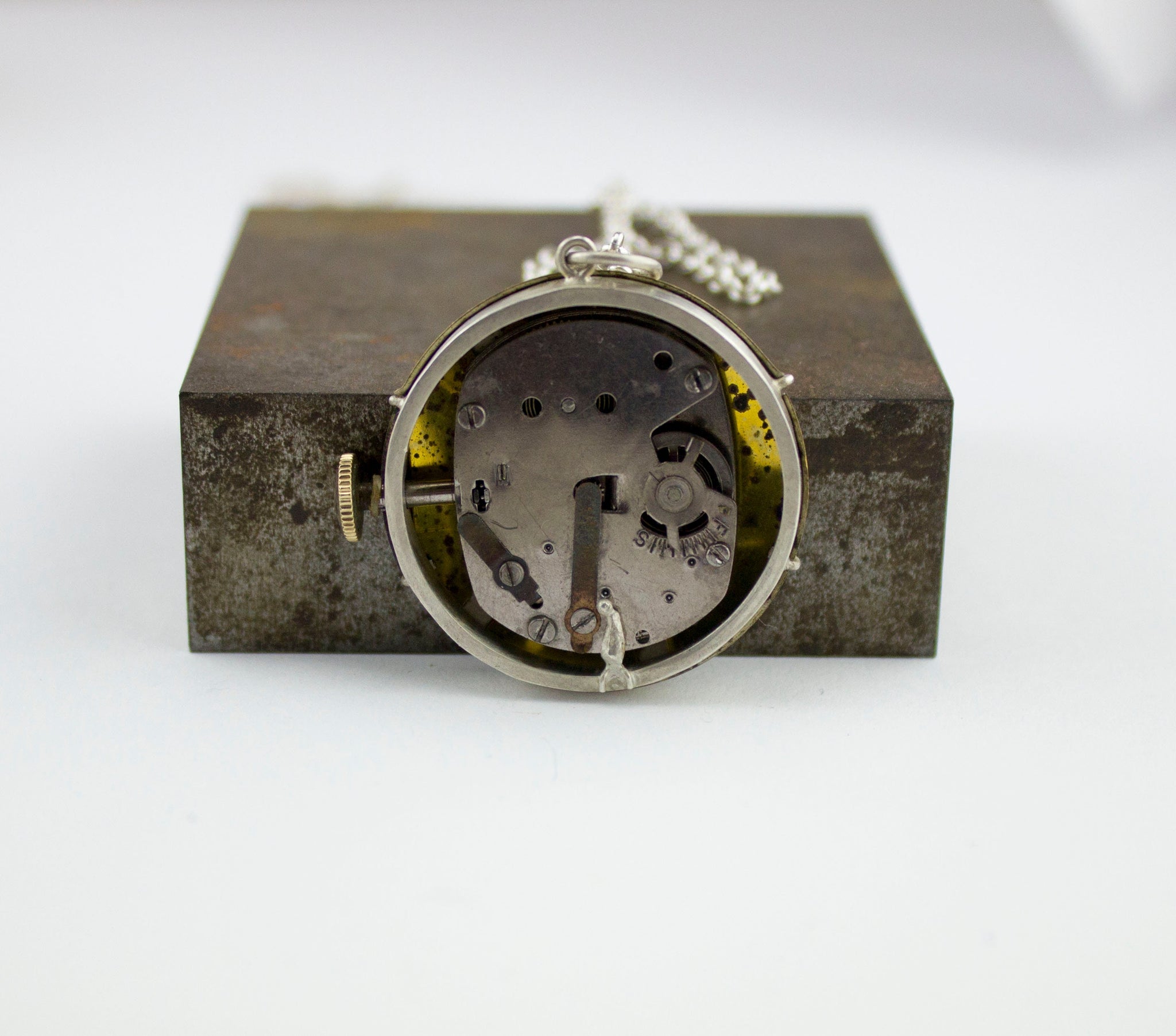 Colgante largo de plata con reloj antiguo