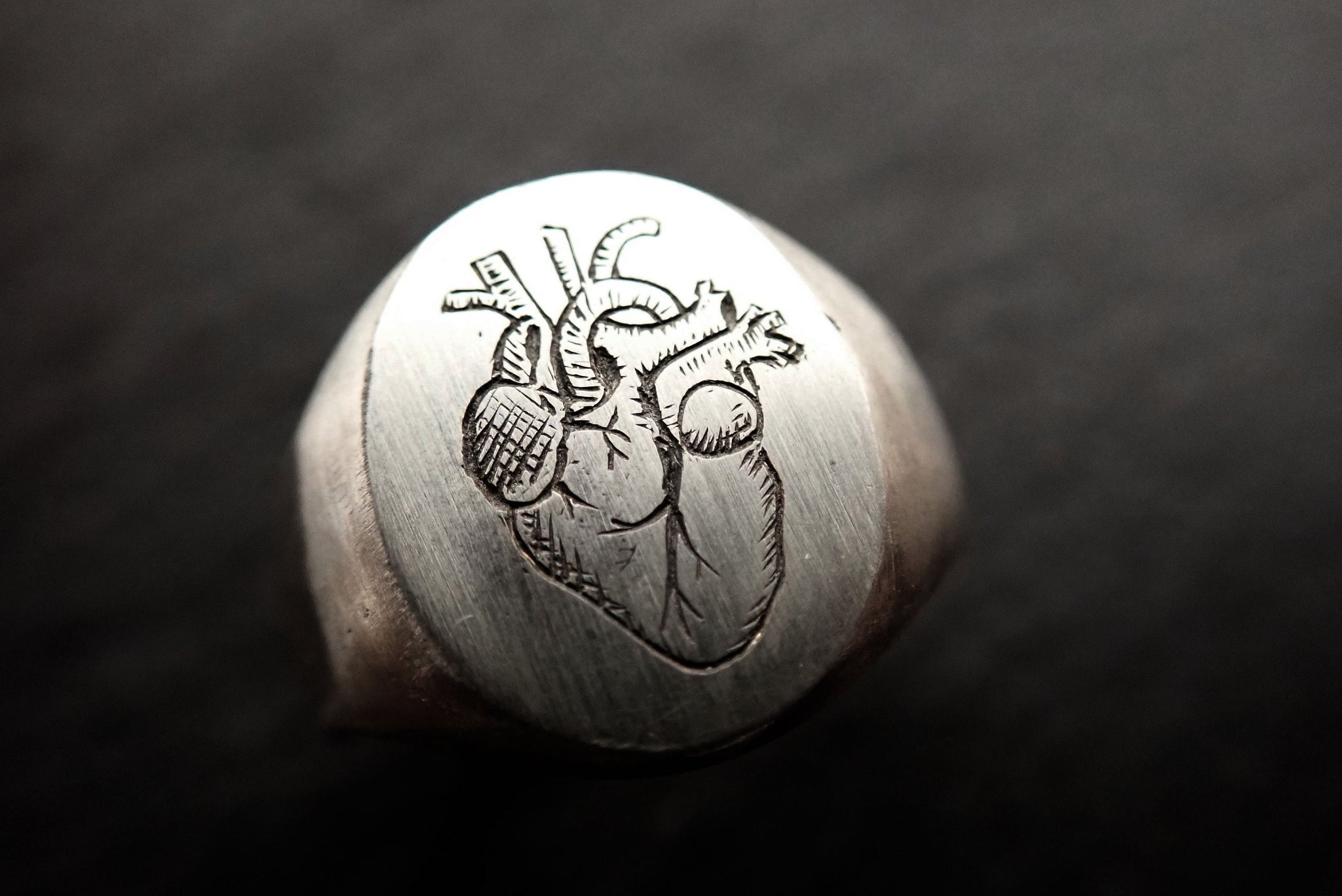 Anillo Sello con corazón grabado