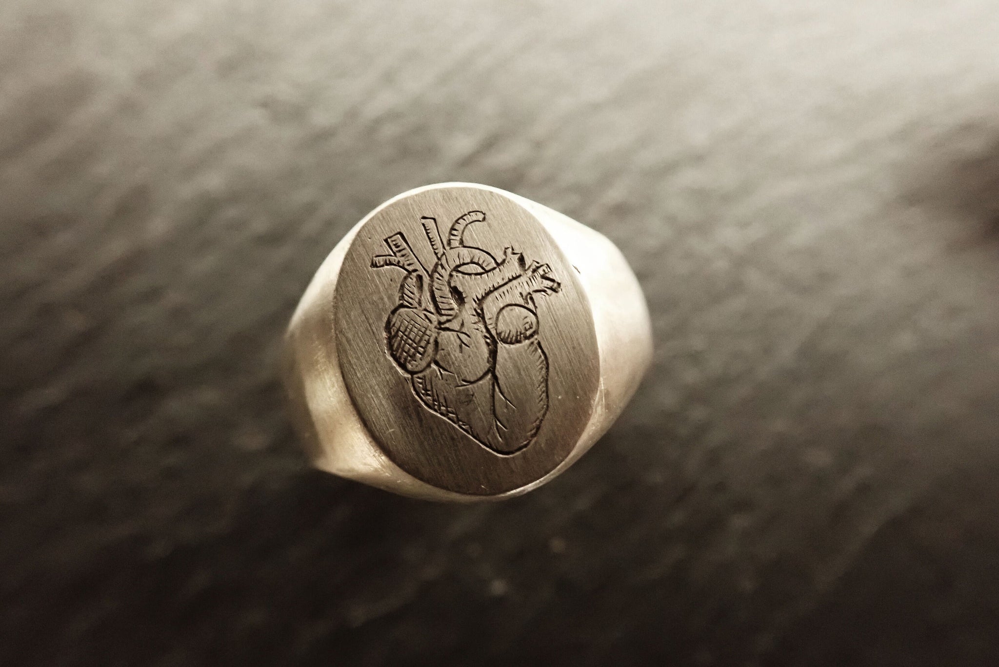 Anillo Sello con corazón grabado