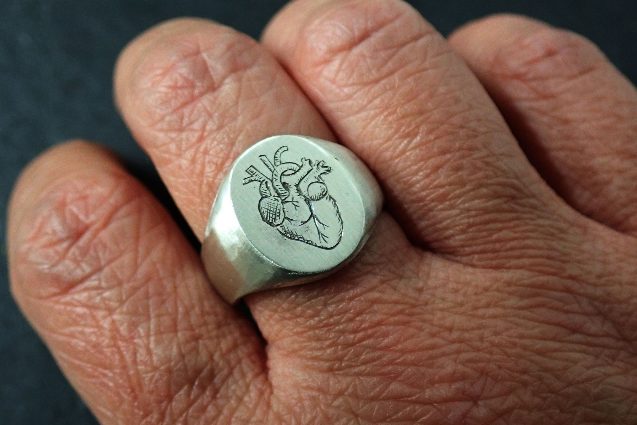 Anillo Sello con corazón grabado